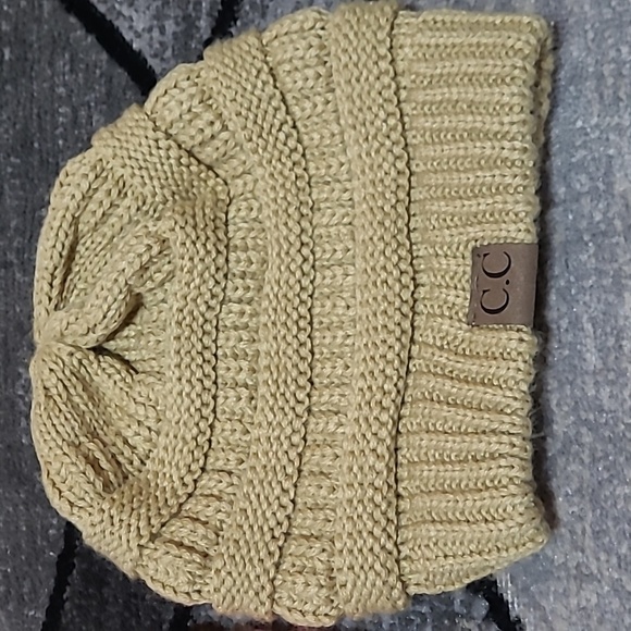 C.C CHUNKY STRETCH CABLE KNIT BEANIE HATS BUNDLE - Picture 5 of 11